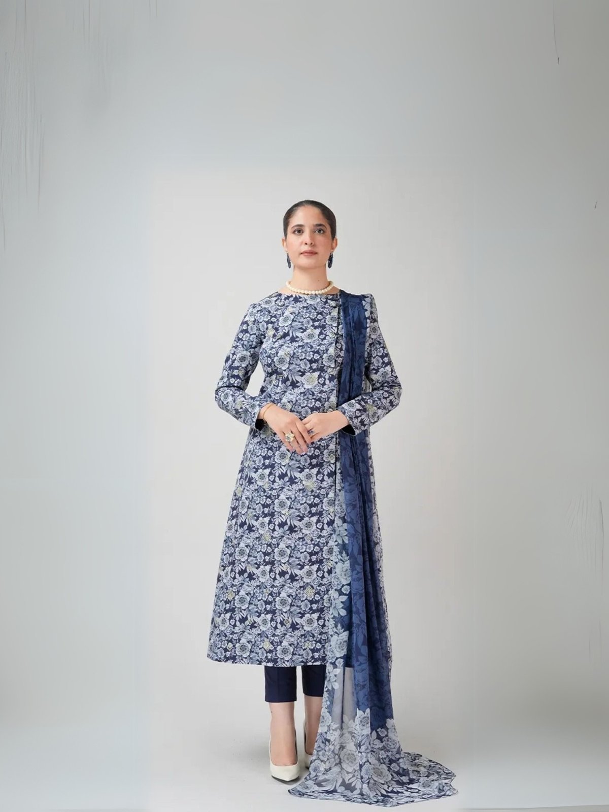 women wear Bareeze Lawn 3 Piece Suit | Colour-Nile Blue Suit