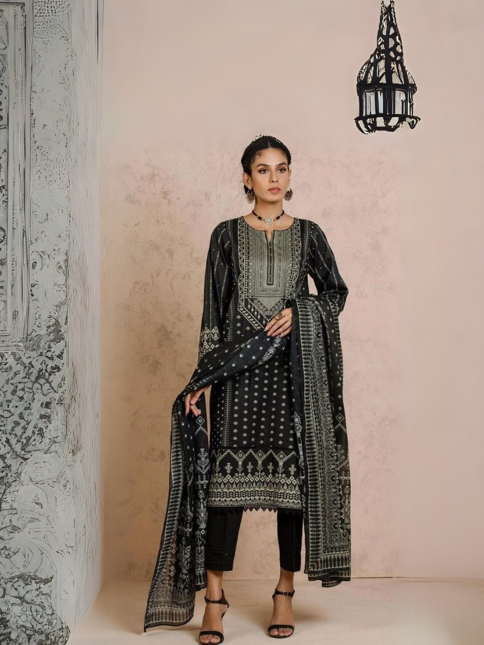 Women wear Zeen Lawn 3 Piece Suit | Colour-Bright Grey Women wear Zeen Lawn 3 Piece Suit | Colour-Bright Grey