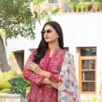 women wear Tawakkal Lawn 3 Piece Suit | Colour- Red Purple