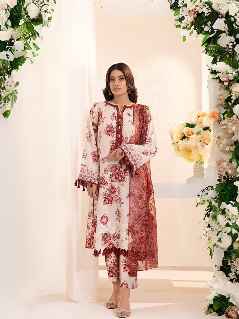 women wear Khaadi Lawn 3 Piece Suit | Colour- Brownish Pink women wear Khaadi Lawn 3 Piece Suit | Colour- Brownish Pink