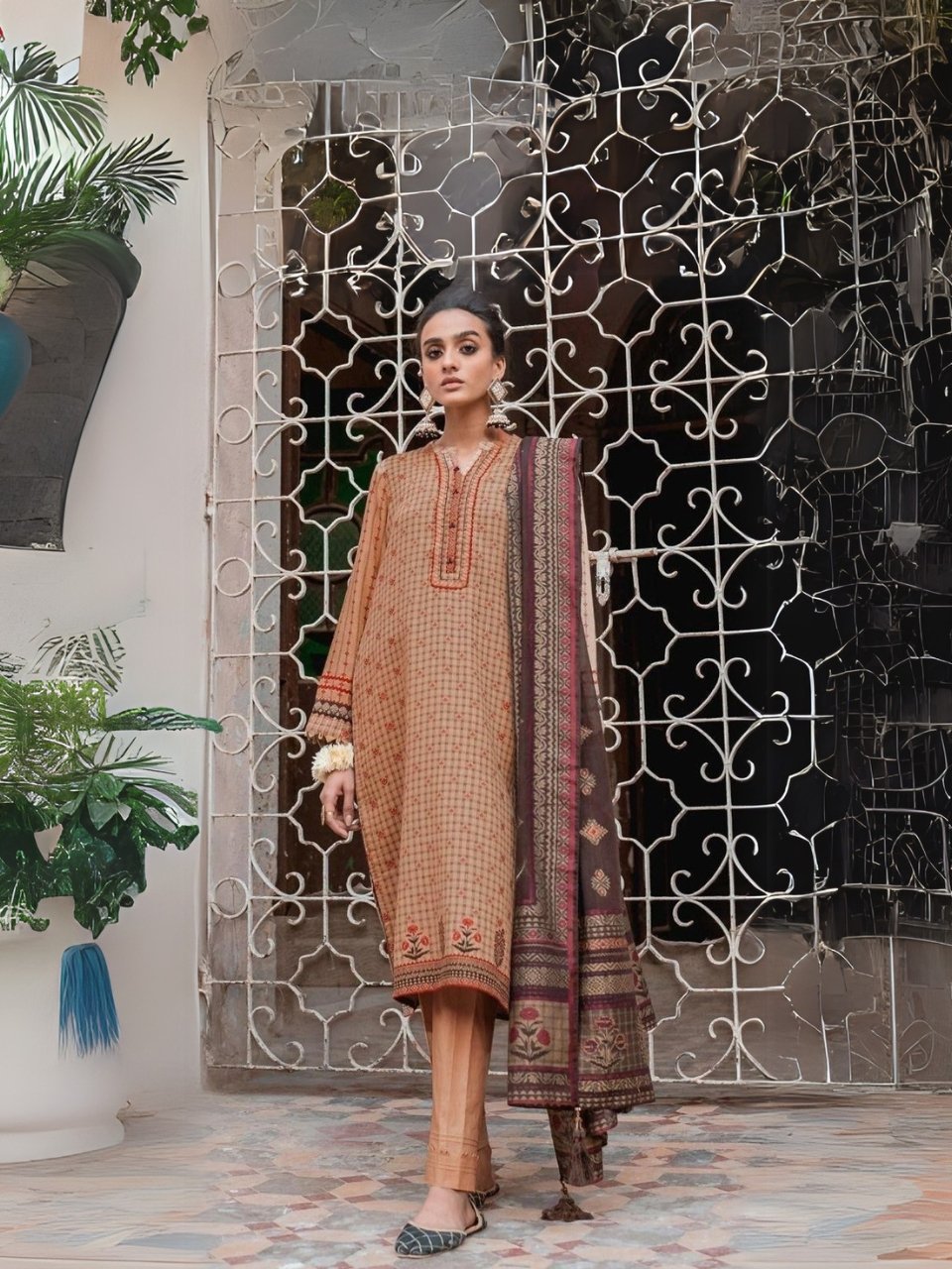 Women wear Zeen Lawn 3 Piece Suit | Colour-Pinkish Women wear Zeen Lawn 3 Piece Suit | Colour-Pinkish