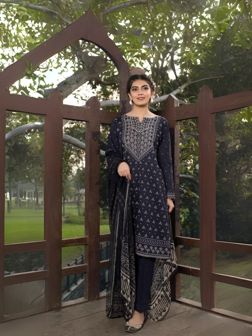 Women wear Zeen Lawn 3 Piece Suit | Colour-Bight Grey Women wear Zeen Lawn 3 Piece Suit | Colour-Bight Grey