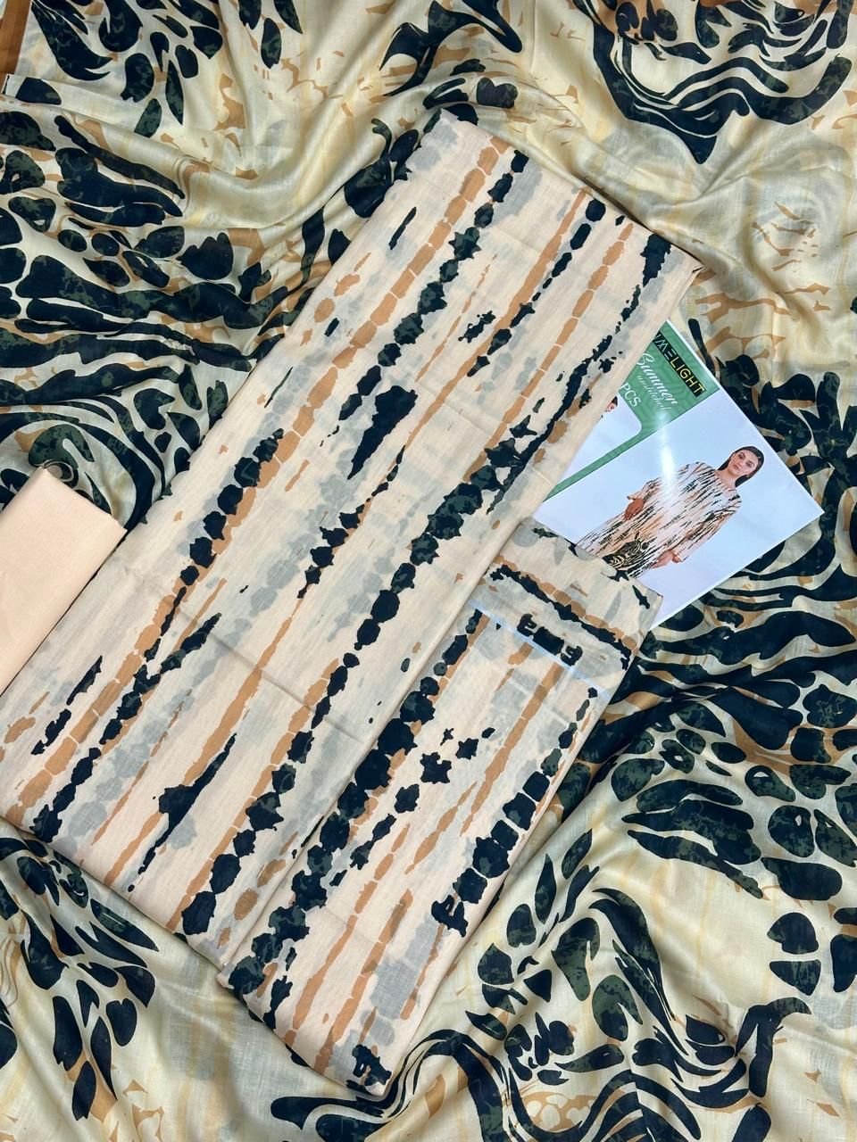 Limelight Lawn Unstitched 3 Piece Suit | Colour-Oyster Pink