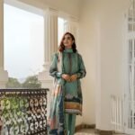 Women wear Zeen Lawn Unstitched 3 Piece Suit | Colour-Greenish Grey