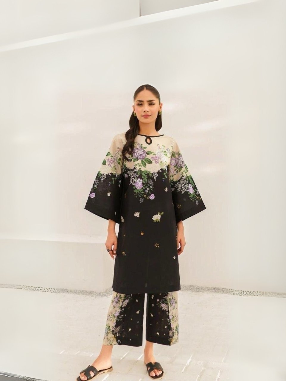 women wear Bint e Naz Lawn 2 Piece Suit | Colour-Grey women wear Bint e Naz Lawn 2 Piece Suit | Colour-Grey