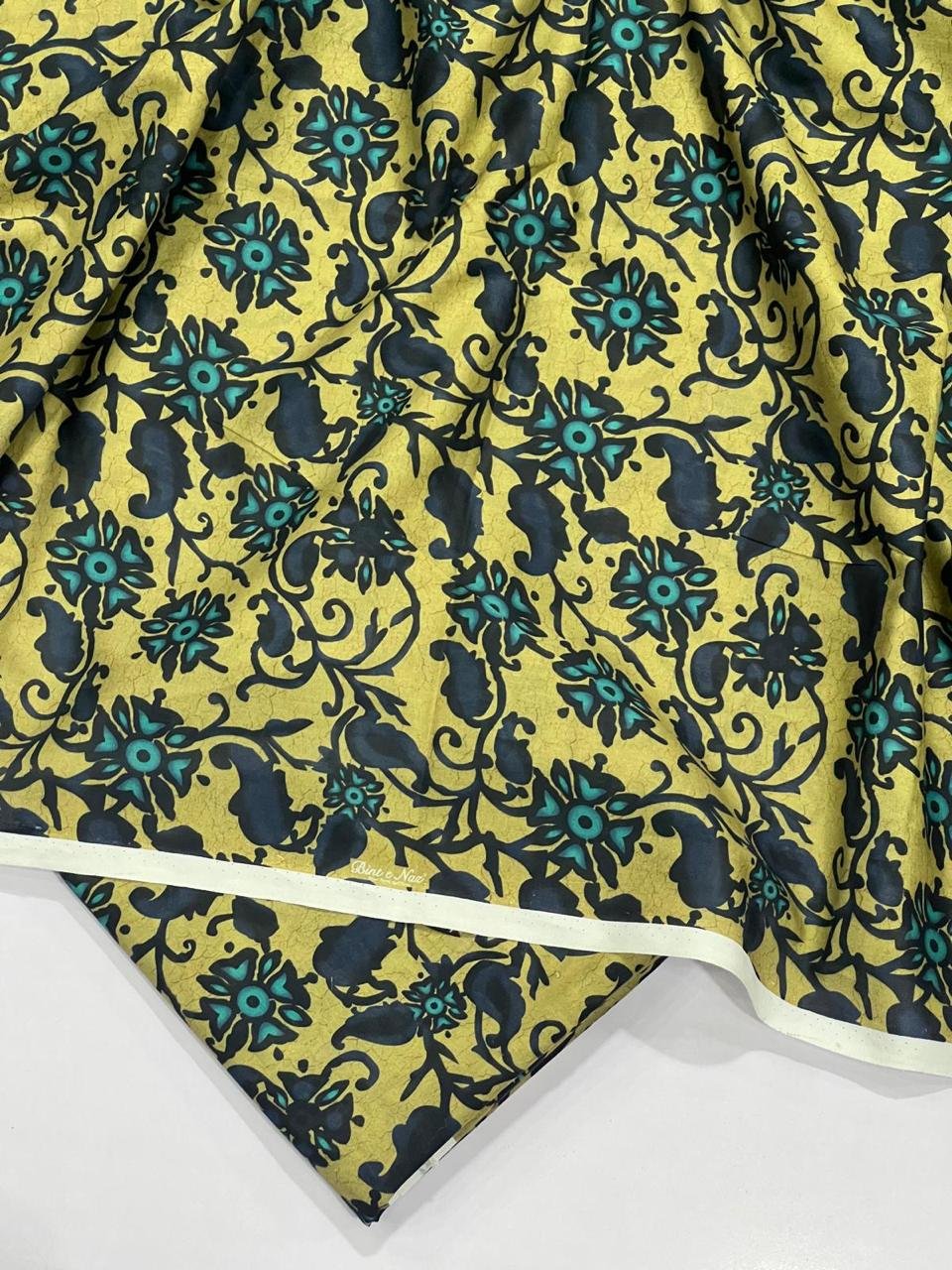 Bint e Naz Lawn Unstitched 2 Piece Suit | Colour-Ginger Brown Bint e Naz Lawn Unstitched 2 Piece Suit | Colour-Ginger Brown