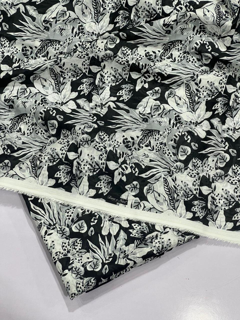 Bint e Naz Lawn Unstitched 2 Piece Suit | Colour-Light Grey Bint e Naz Lawn Unstitched 2 Piece Suit | Colour-Light Grey