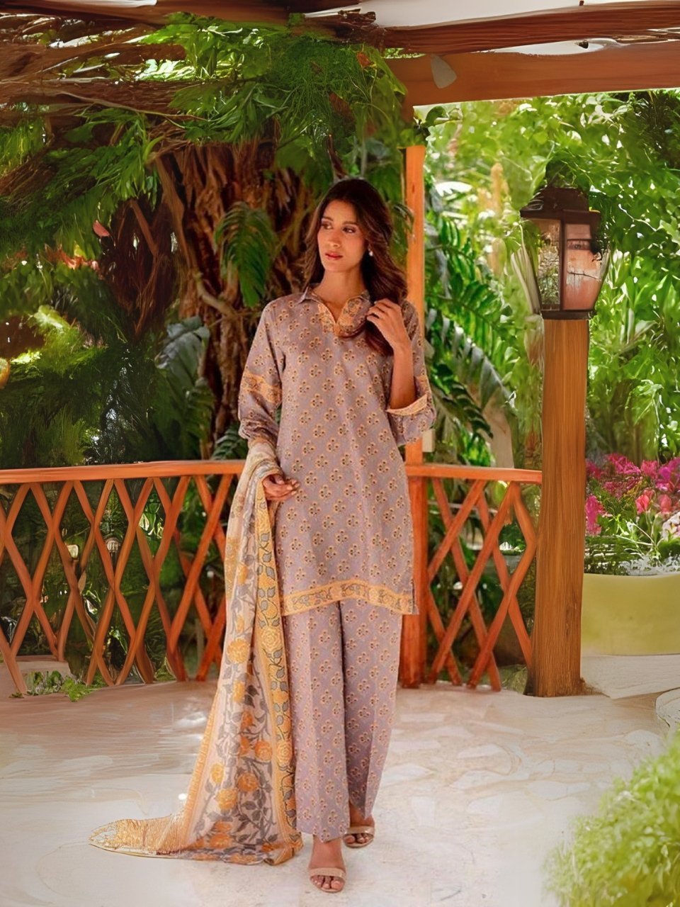 women wear Bint e Naz Lawn 3 Piece Suit | Colour-Pink
