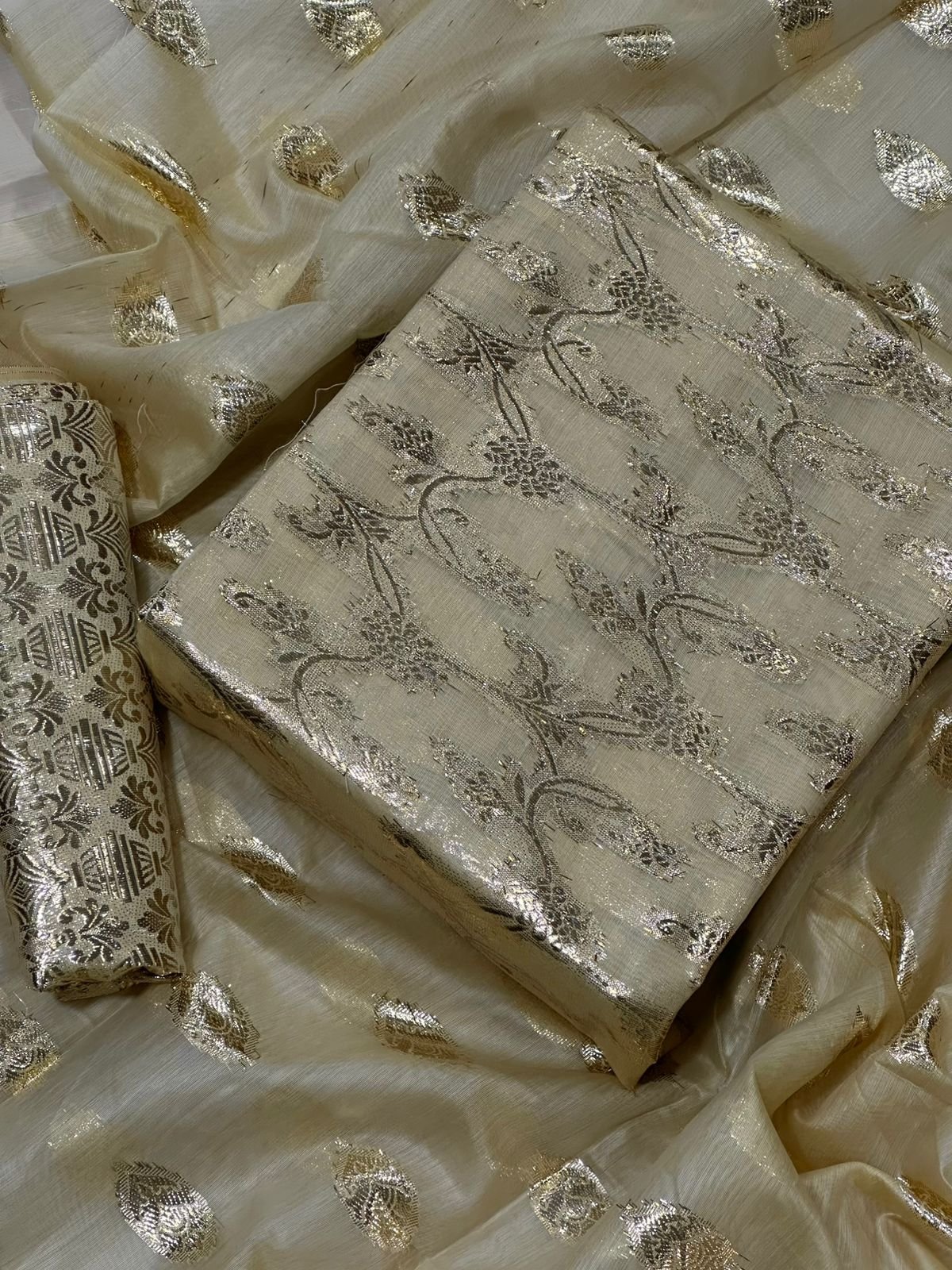 2 Piece Suit in Granite Grey Bint-e-Naz Lawn Unstitched 2 Piece Suit in Granite Grey